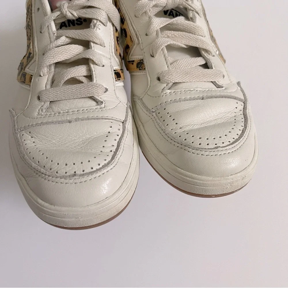 VANS Lace Up Leather Sneakers Women Size 7 Ivory Animal Print Casual Comfy - Picture 4 of 12